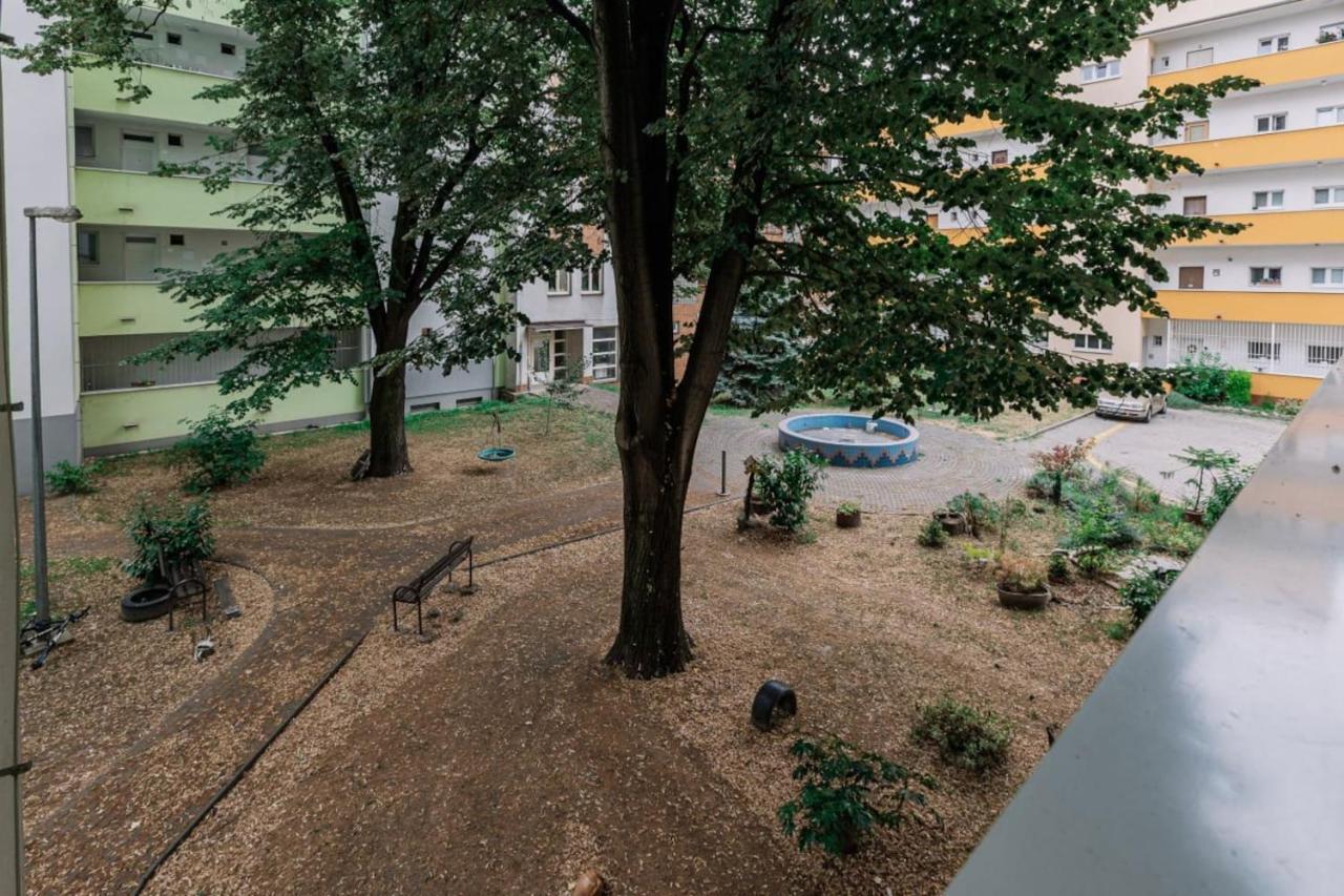 Stadiumside Studio Apartment Bratislava Exterior photo